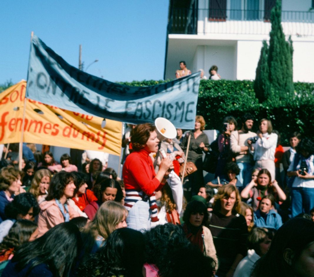 ‘Precursores: feminismes, càmera en mà i arxiu a l’espatlla’https://www.exibart.es/repository/media/2024/07/NFF-Hendaye1975-Marche-des-femmes-à-Hendaye-5-octobre-1975-©-Nicole-Fernández-Ferrer-1068x945.jpeg